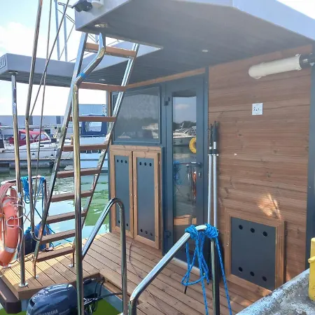 Hausboot-nrw Úszó hotel